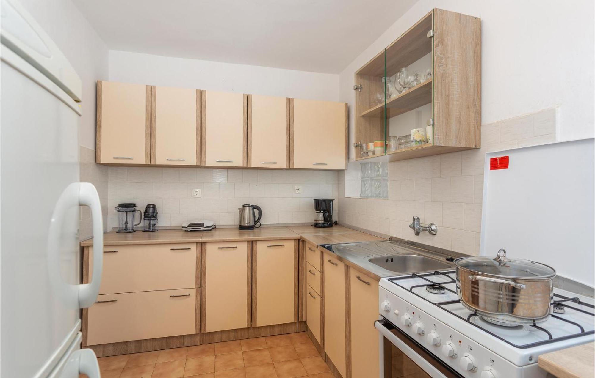 Gorgeous Apartment In Pinezici With Kitchen Екстер'єр фото